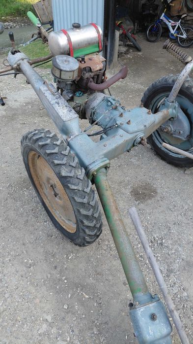 Vand două motocositori pe benzină