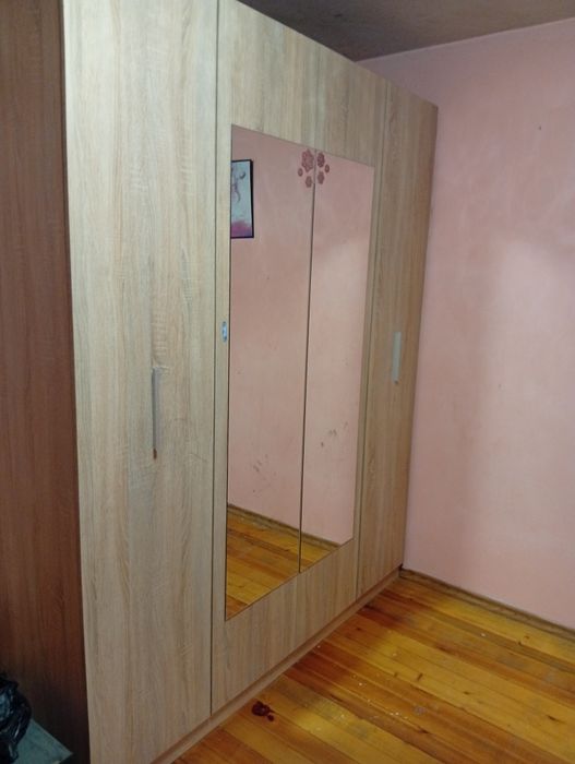 Четирикрилен гардероб с огледала