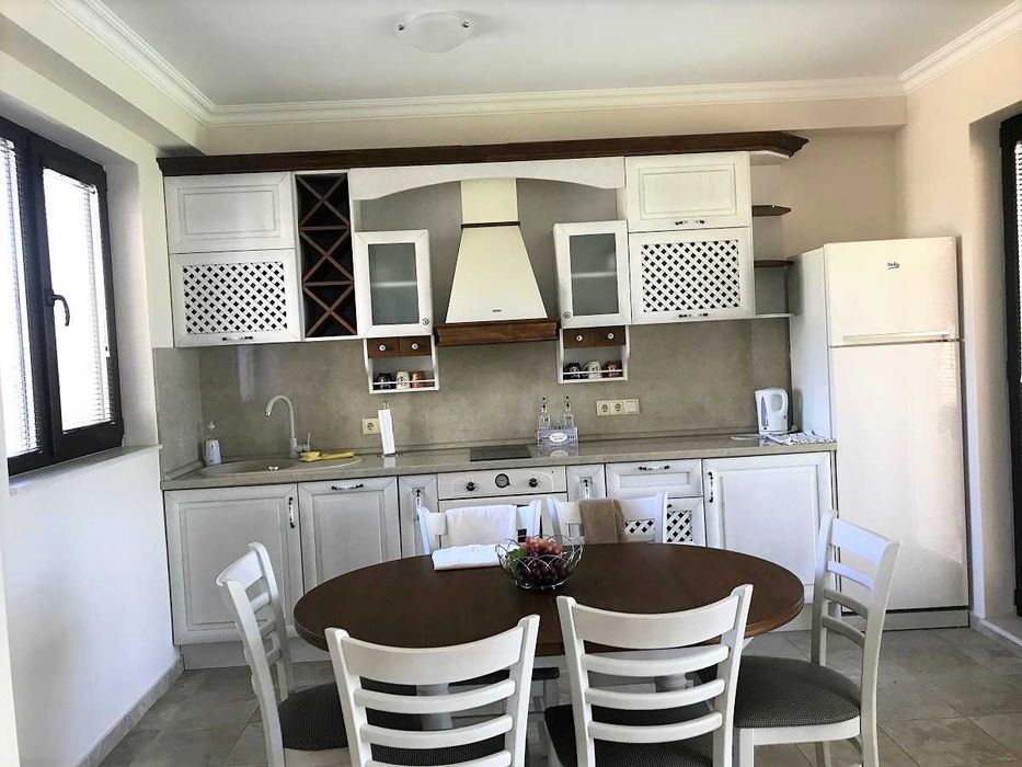 Дава се под наем Къща в Поморие - 130 кв.м за 1100 € - Снимка #1