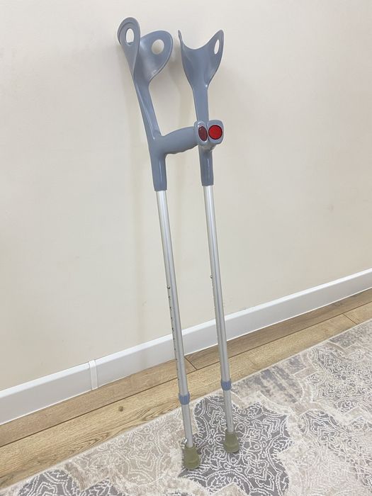 Костыль локтевой с шипом