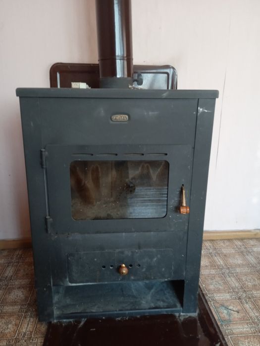 Камина на дърва голяма