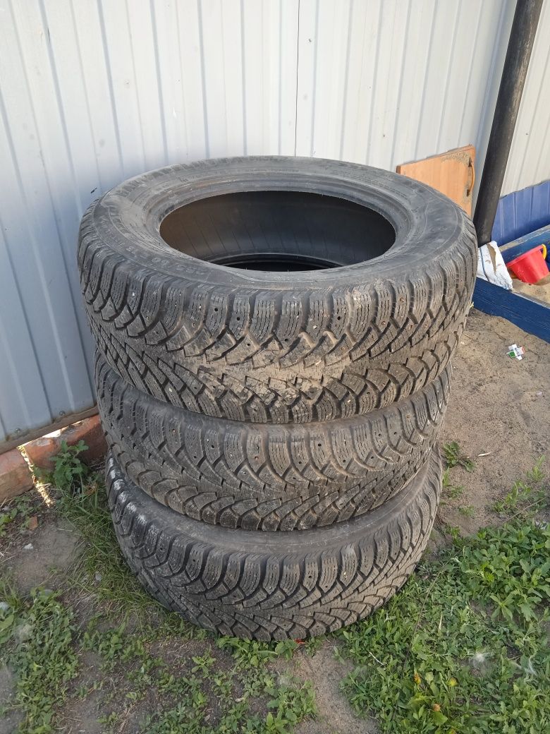 Продам шины Nokia Hakkapelitta 255/60 R18