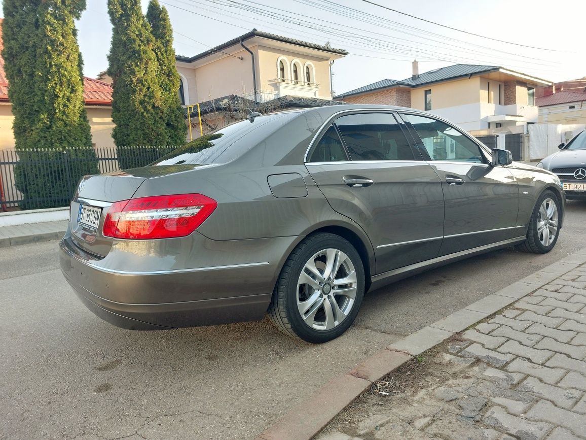 Vând Mercedes Benz E
-Arata ca în poza .
-Km Reali (Accept oric