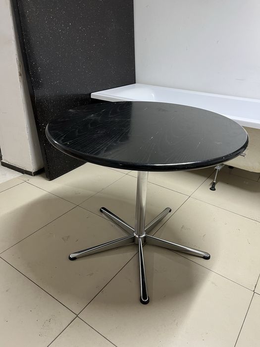 Стол круглый и 2 стулья