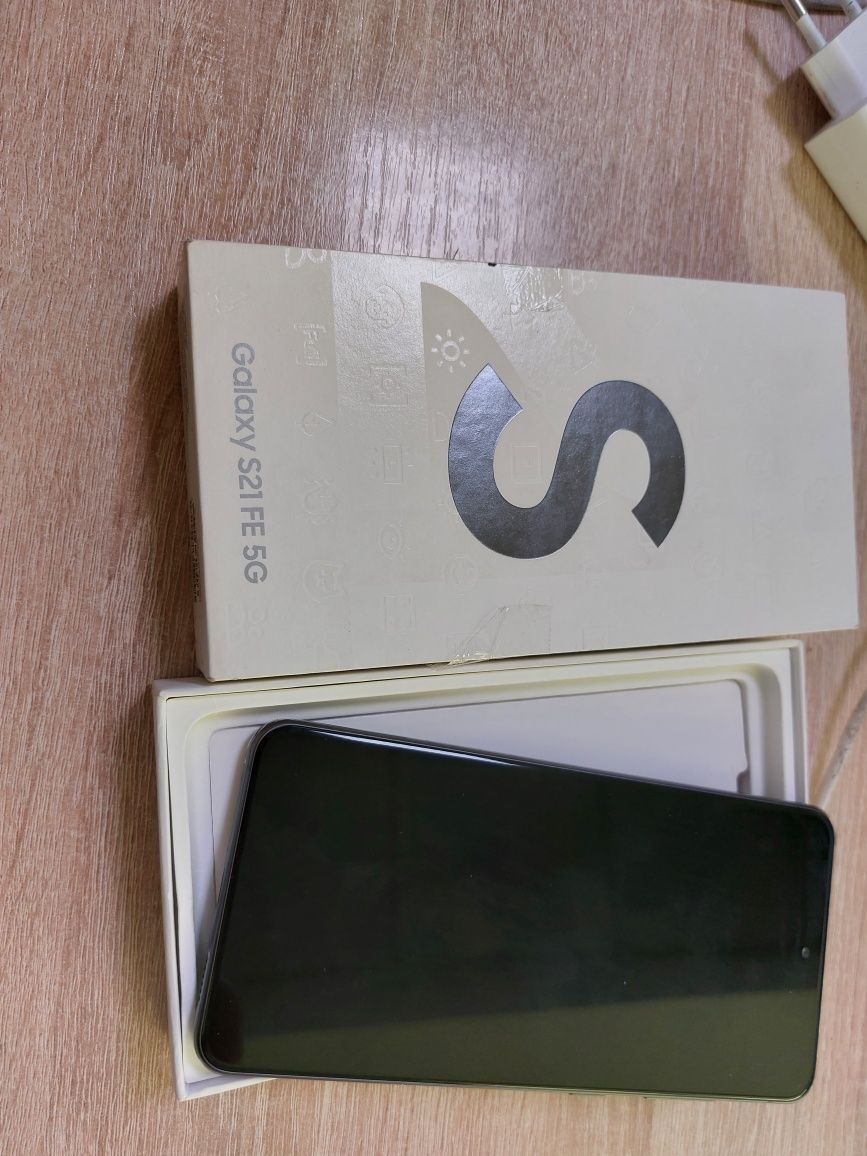 Продам супер смартфон флагман Самсунг S 21 fe 5G со скидкой 50%