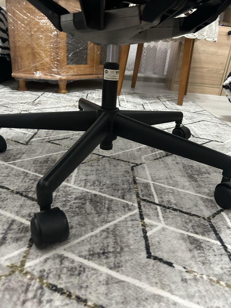 Офис стол VITRA неизползван