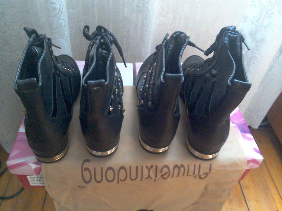 Ghete/botine negre NOI, piele ecologică, pe şiret, cu ţinte şi nituri