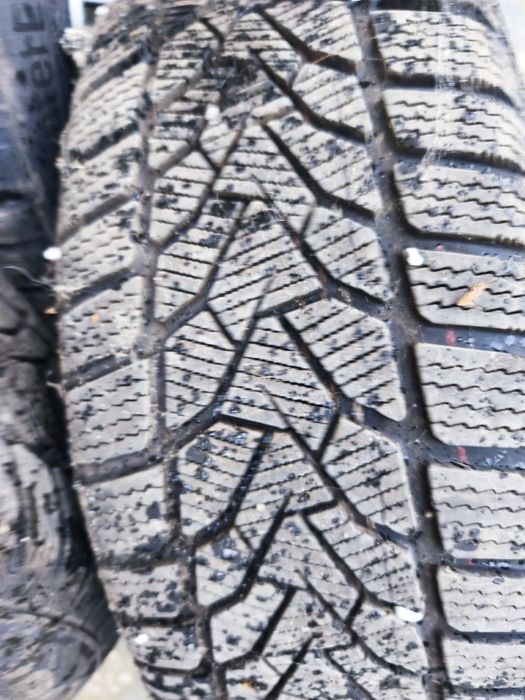 Jante aliaj cu anvelope de iarna 205/55/16