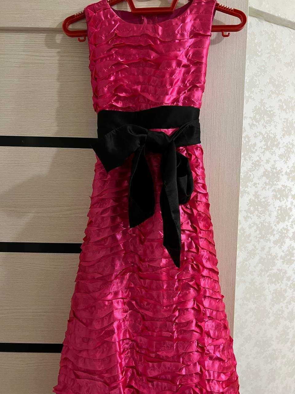 Продам 2 нарядных платья для девочки (USA производство)