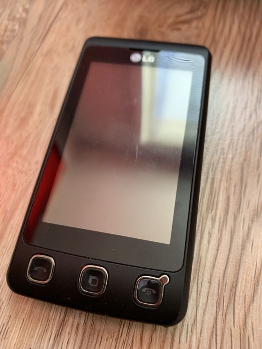 Телефон LG KP500 черен с калъф