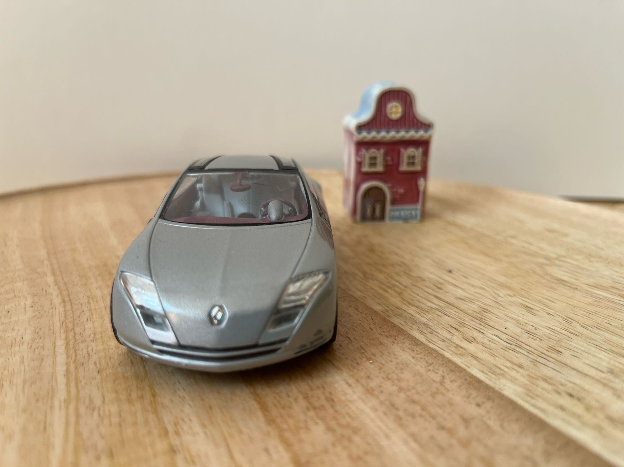 Renault Fluence Concept 1/43 Norev