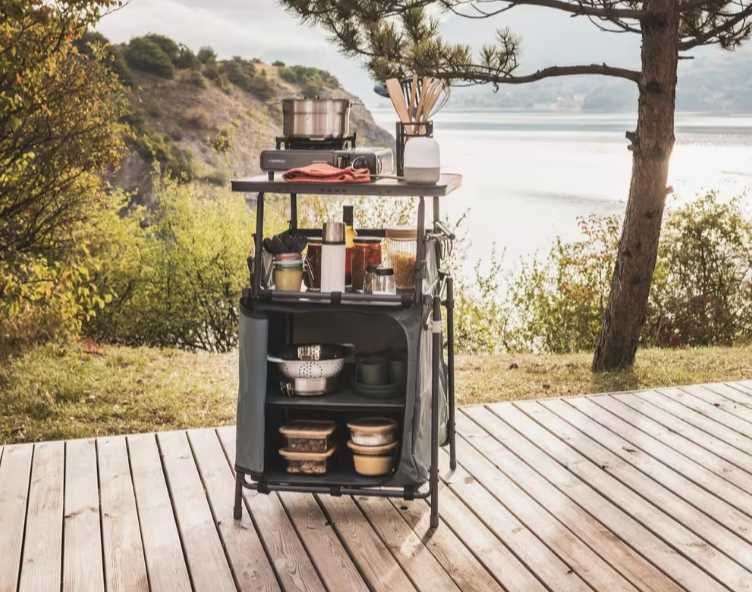 Mobilier Pliabil și Compact pentru Depozitare în Camping