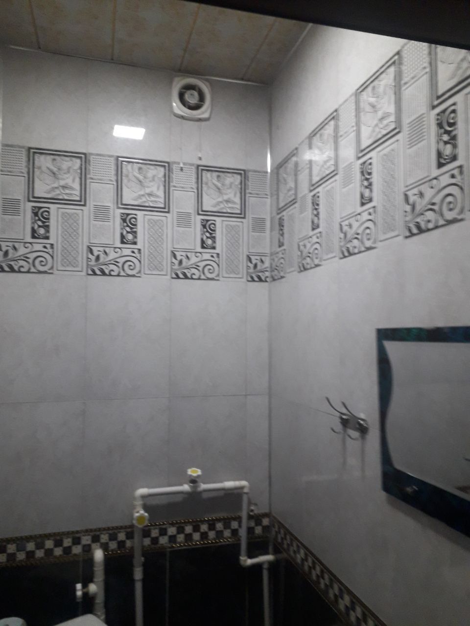 3-xonali 7-qavatda 110m² kvartira sotiladi.
7-qavatli Liftli dom.
Narx