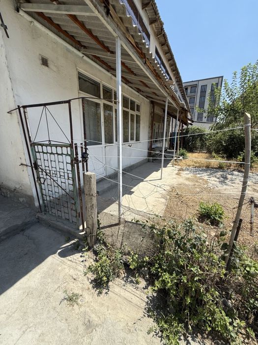 Китоб тумани марказида, Янгиобод кўчаси 7/6  3-ХОНАЛИ УЙ СОТИЛАДИ