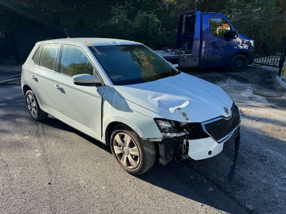 Vand SKODA FABIA 3 facelift 999benzina 2018 usor avariat 4600e Fix