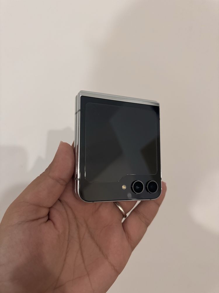 Телефон Samsugn flip zip 5