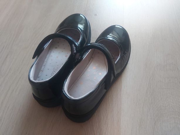 продам детские туфли фирмы Next для девочки