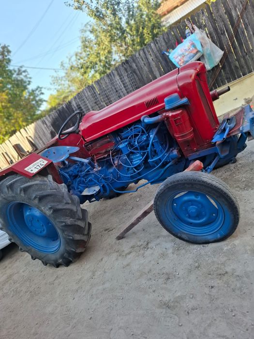 Vând tractor FIAT 411R cu motor de Brașov în 3 pistoane