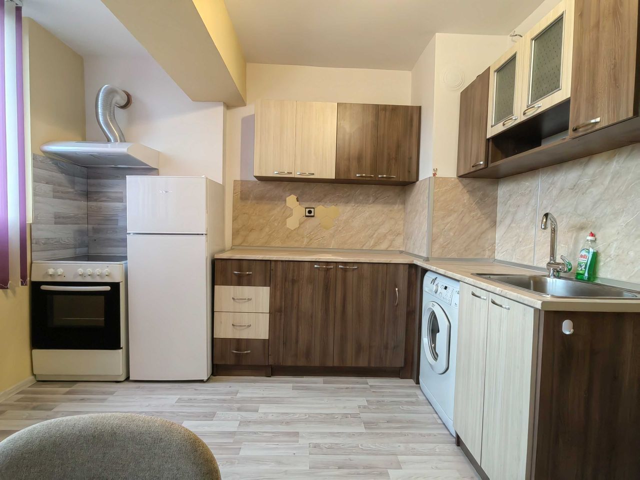 Дава се под наем Двустаен апартамент в Димитровград - 65 кв.м за 219.3 € - Снимка #2