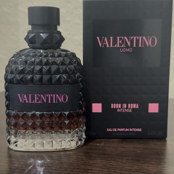 Valentino born in roma uomo