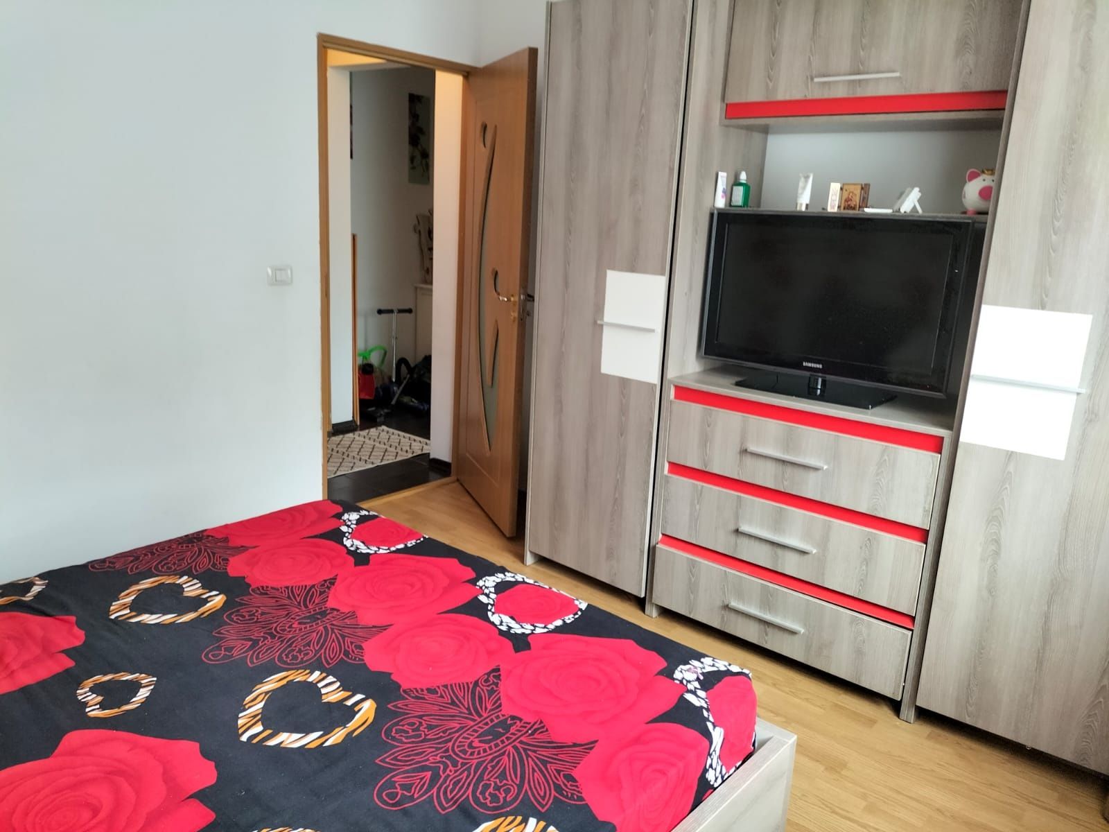 Închiriez apartament 3 camere zona A uri