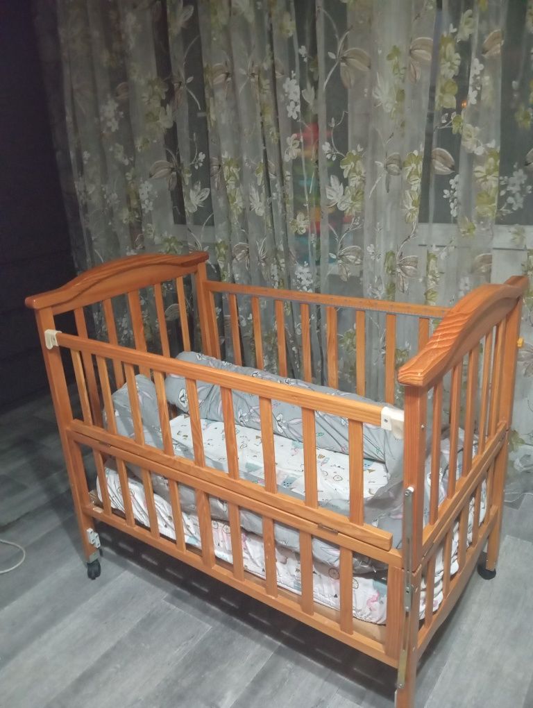 Продам манеж с люлькой