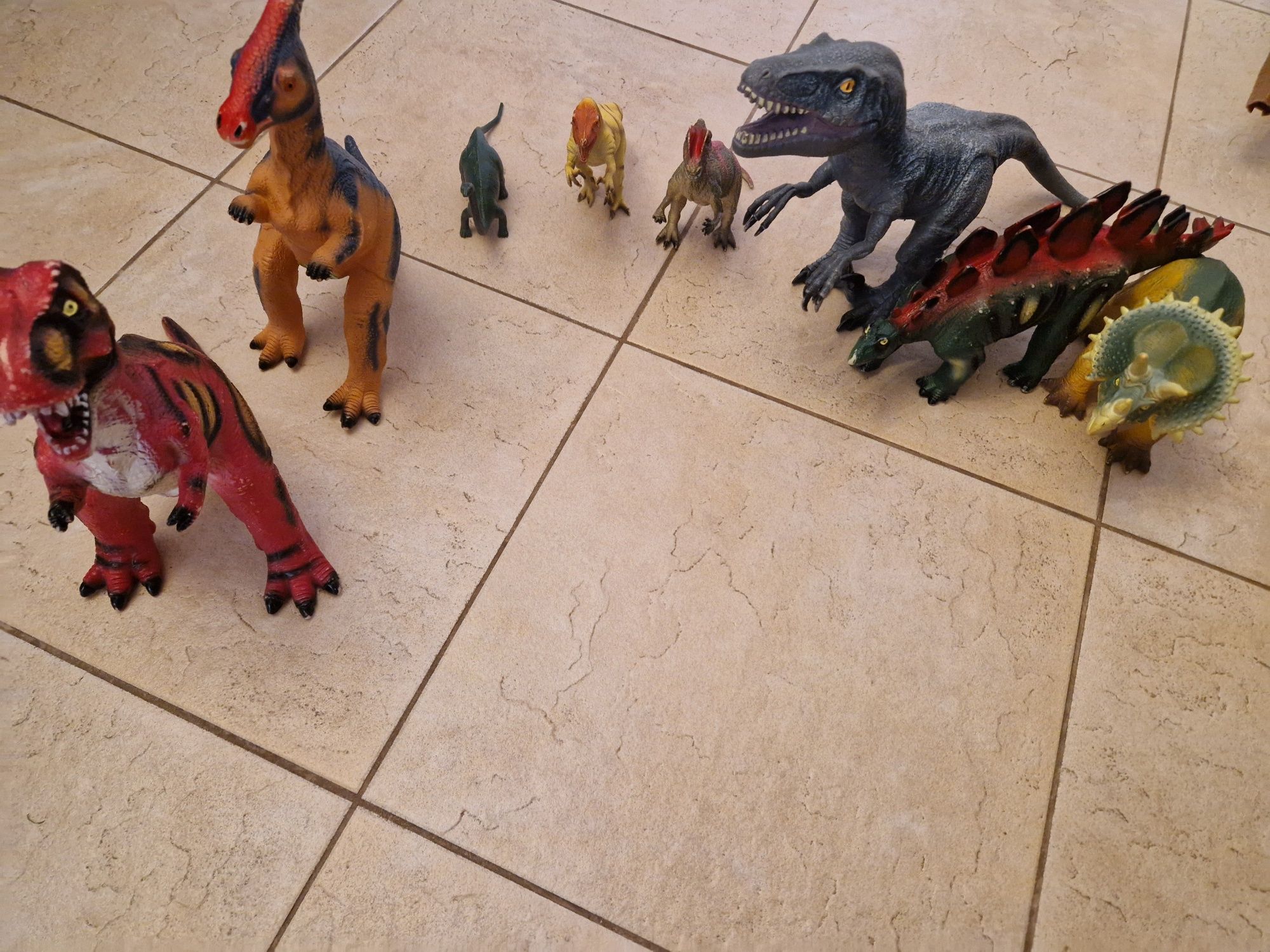 Dinozauri de jucarie