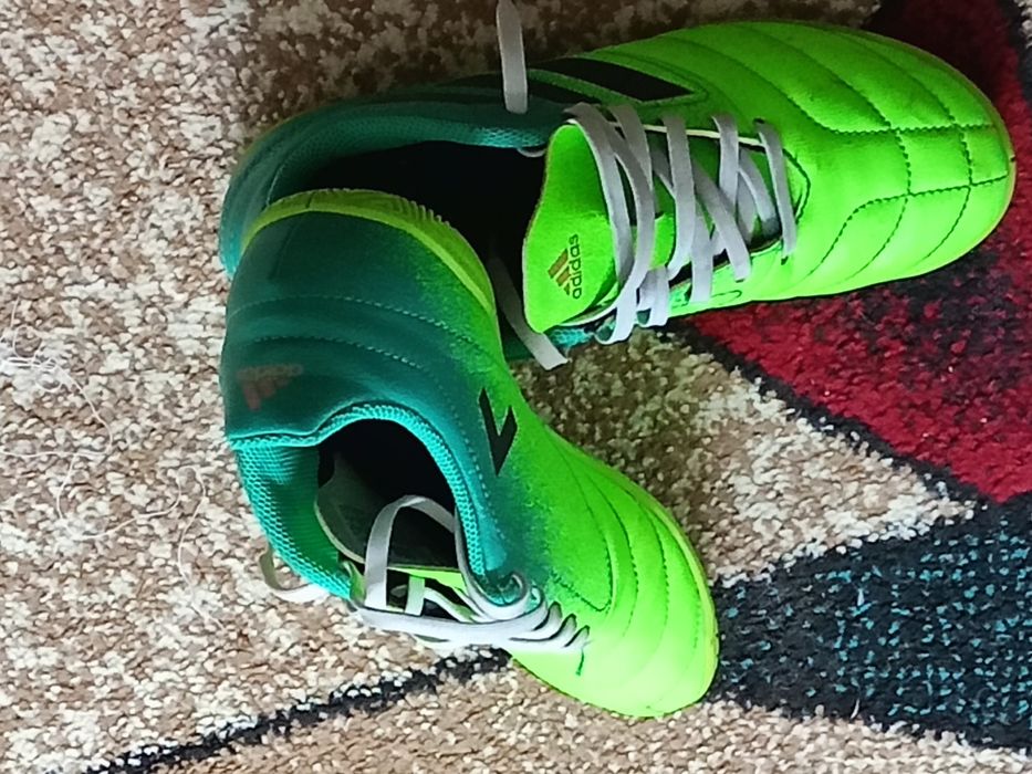 Vând ghete futsal mărimea 37