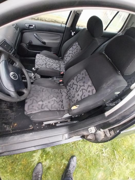 Продава се на Части Volkswagen Golf 4