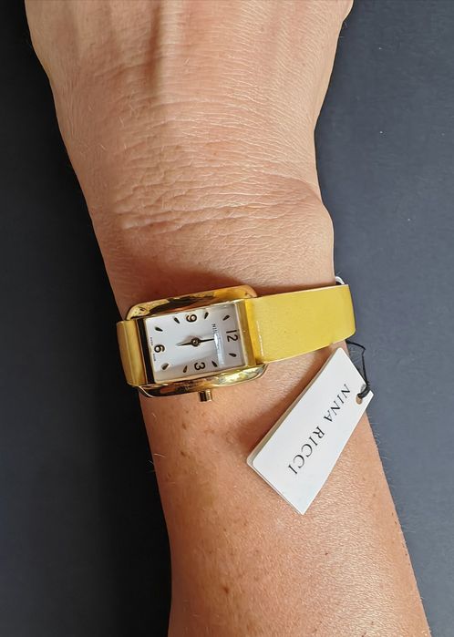 Ceas de dama Nina Ricci  auriu cu cadran alb original, nou  fără cutie