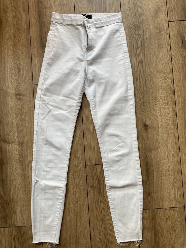 Бели дънки Bershka