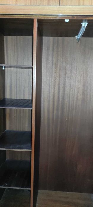 ПОДАРЯВАМ 2 легла, много запазени двулицеви матраци,холна секция