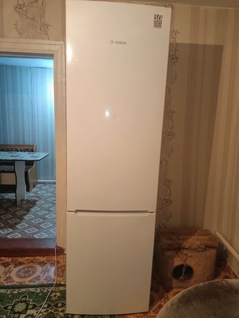 Высокий большой Холодильник Bosch в отличном состоянии