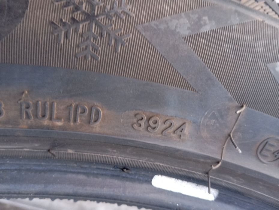 Продается зимние шины 275.45r21 в комплекте 4шт