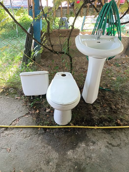 Vas wc  și chiiveta cu baterie