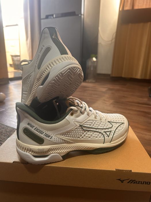 Mizuno Wave Exceed Tour 5