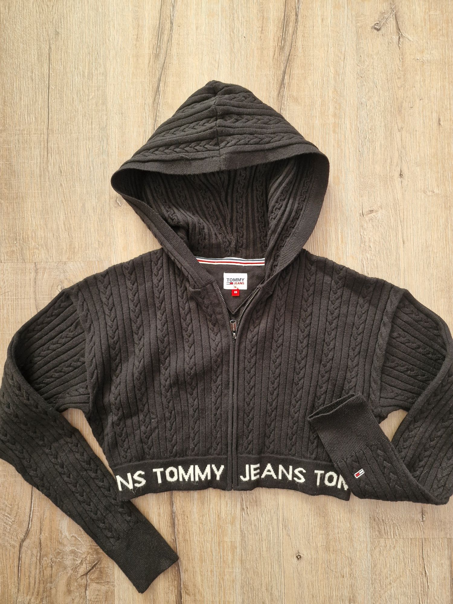 Къса жилетка Tommy Jeans