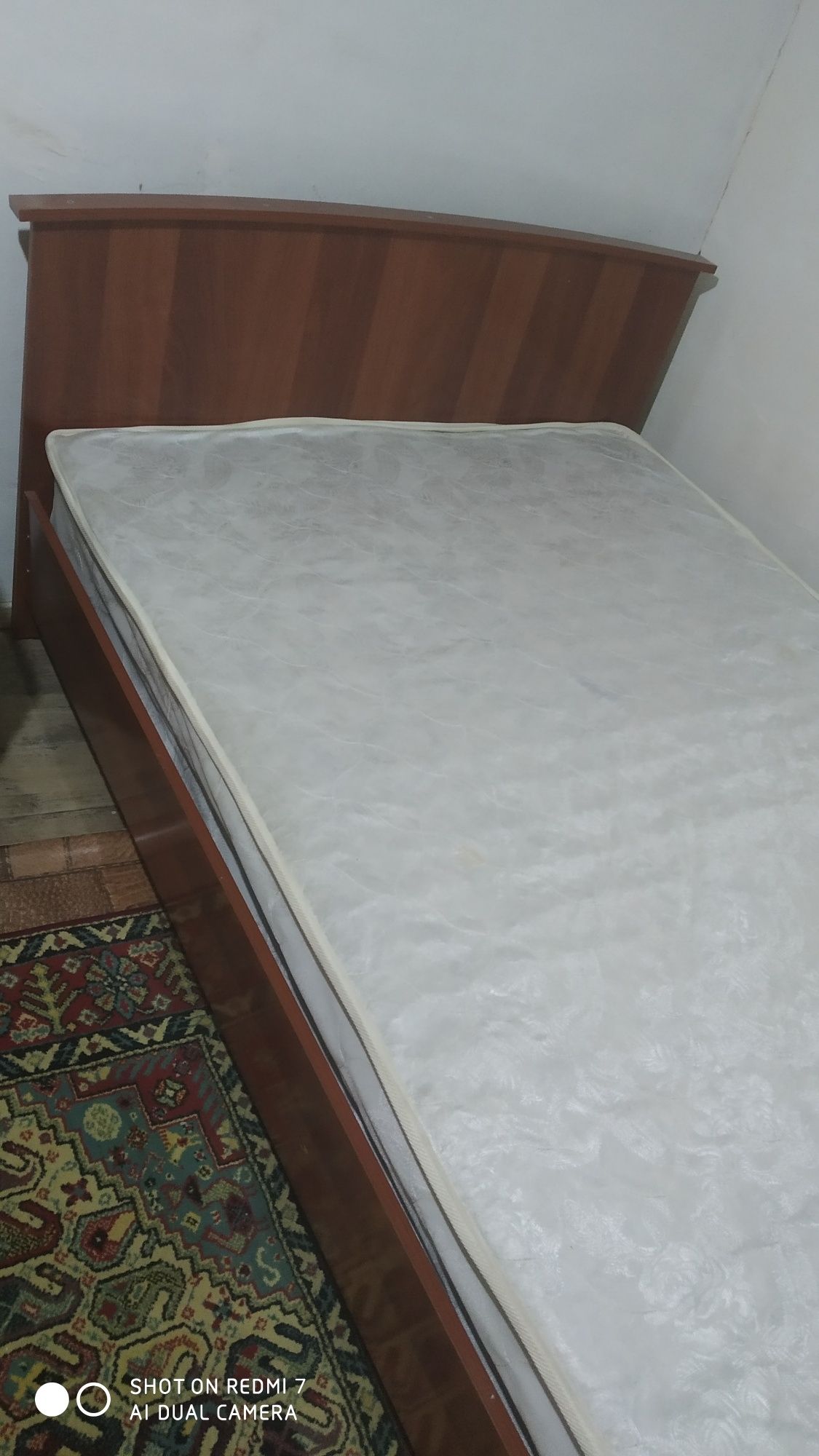 Продаю спальный гарнитур