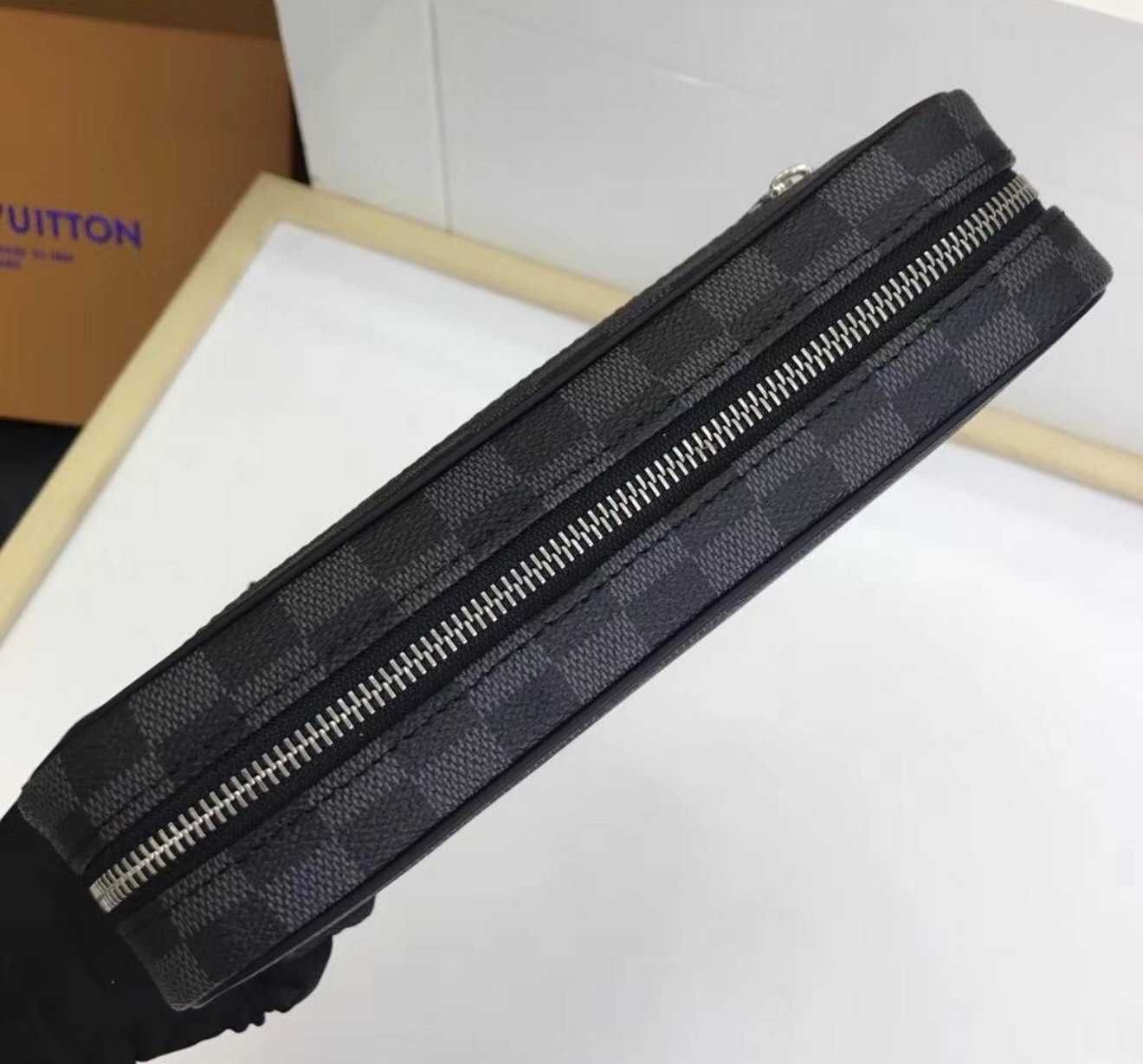Чанта Luis Vuitton Kasai Clutch