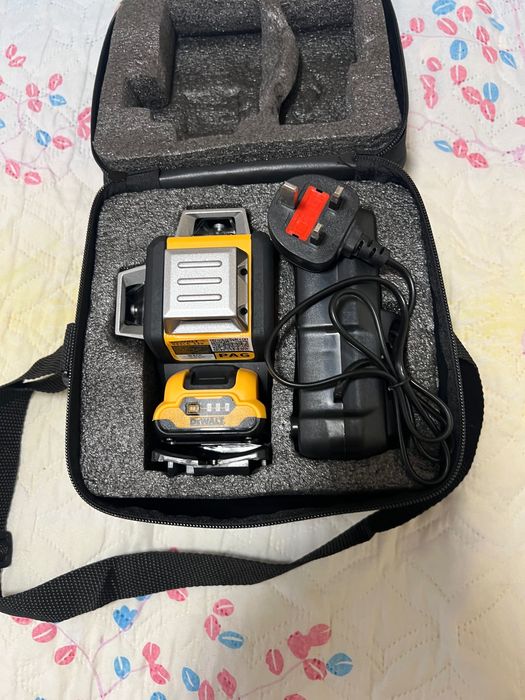 Акумулаторен линеен лазерен нивелир DeWALT 18 V, XR®, 3 x 360°, зелен,