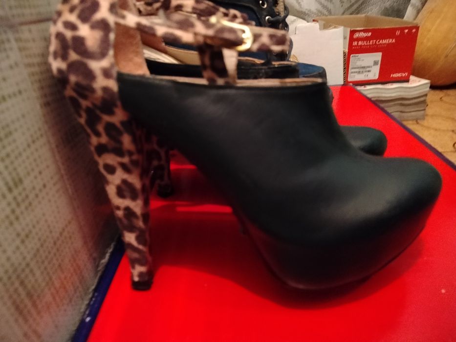 Продавам дамски обувки с висок ток