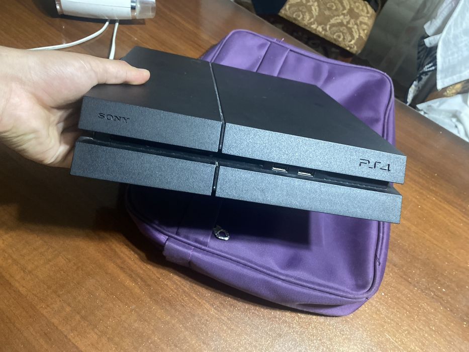 Playstation 4 отличный состояни