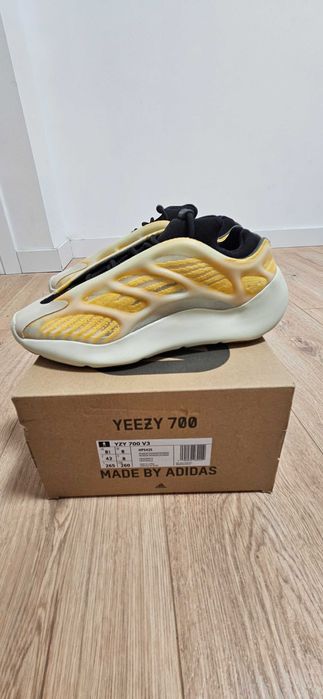 Adidas YEZZY 700 V3 - 42