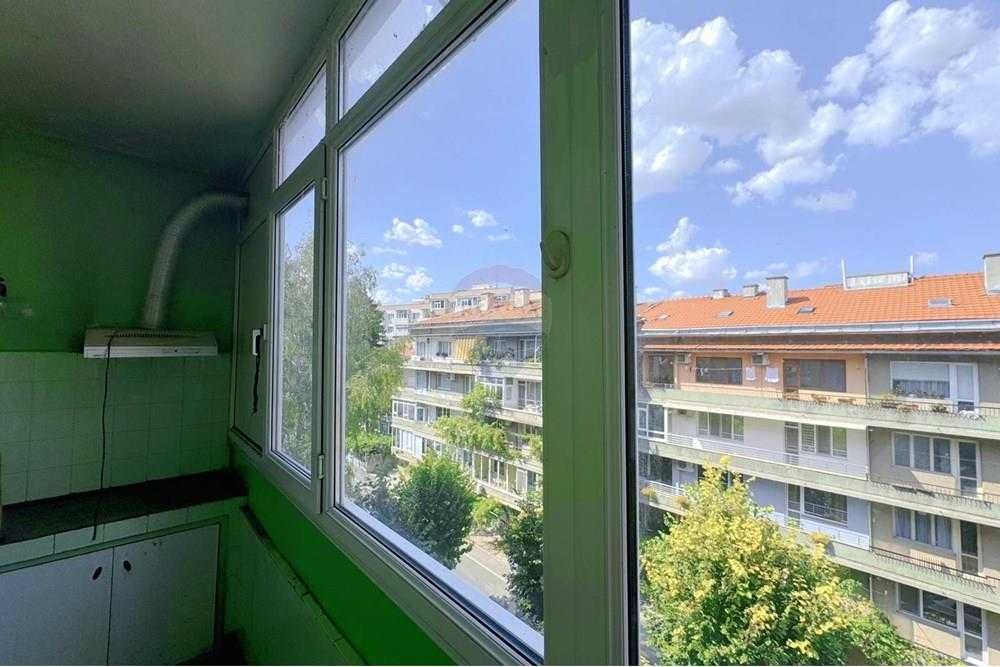 Продава се Многостаен апартамент в Шумен, Военно училище - 143 кв.м за 1248 €/кв.м - Снимка #4