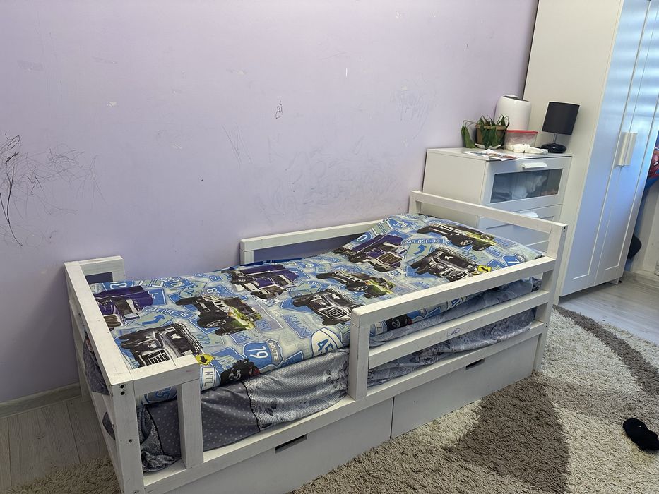 Продам кровать детскую 180х90