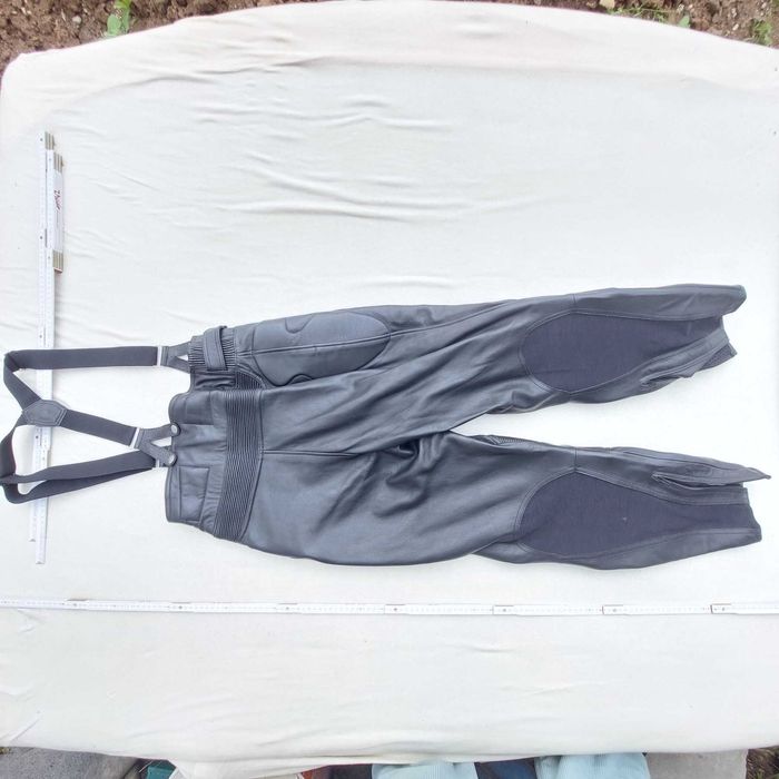 O sa vand pantaloni de piele pentru MOTO!!!
NOU! Germania!