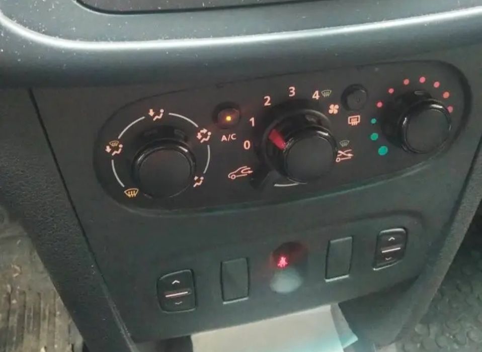 Vând URGENT Dacia Logan 2, argintiu