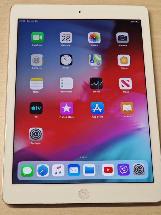 Таблет Apple iPad Air A1474 16GB Wi-Fi 9.7 in