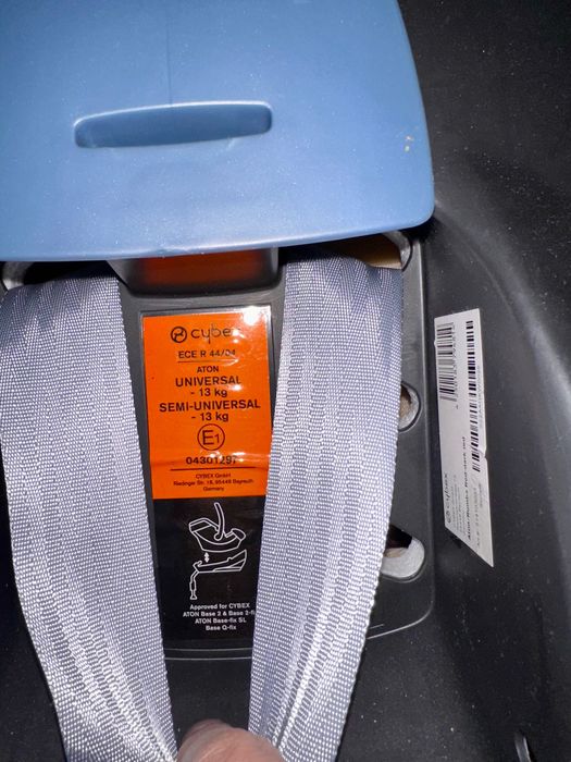 Продавам столче за кола Cybex Aton + Isofix база