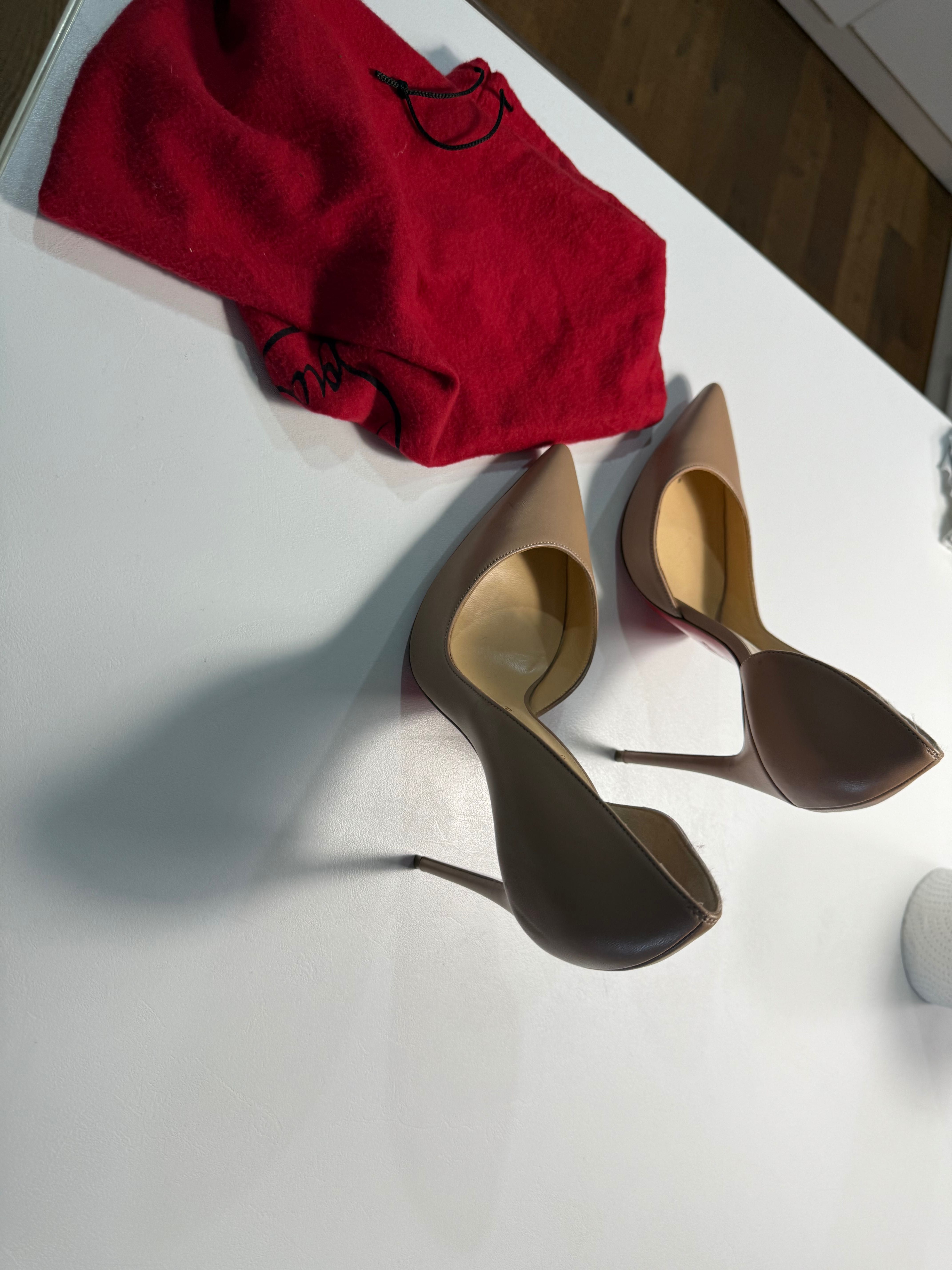 Louboutin original bej 40